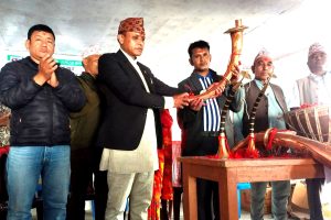 ईलाम नगरपालिका वडा नं २ ले बाँड्याे पञ्चेबाजा : संस्कृति जाेगाउदै राेजगरी सृजना गर्ने मुल उद्देश्य